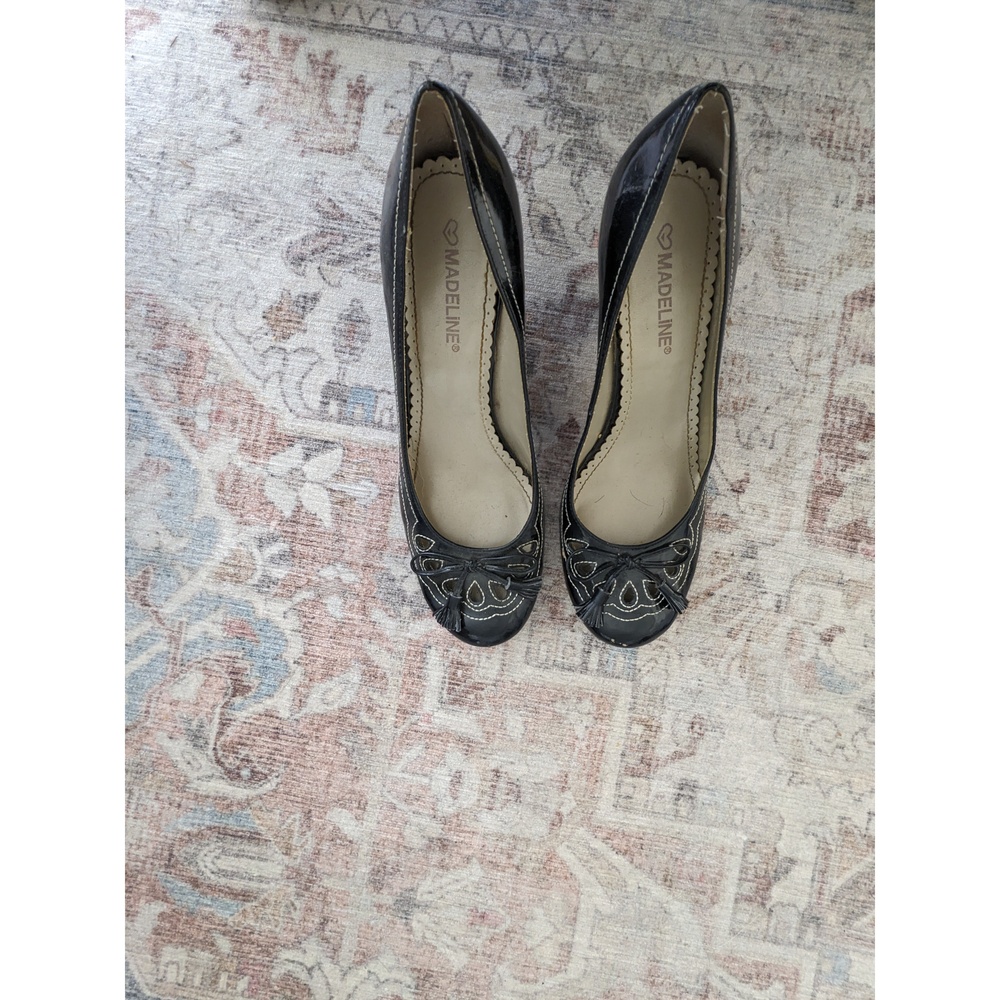 Madeline black patent leather menswear embroidered pumps